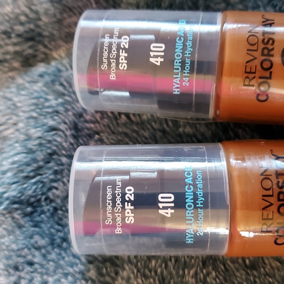 Revlon ColorStay Longwear Makeup Foundation - Shade 410 Cappuccino - Picture 3 of 8